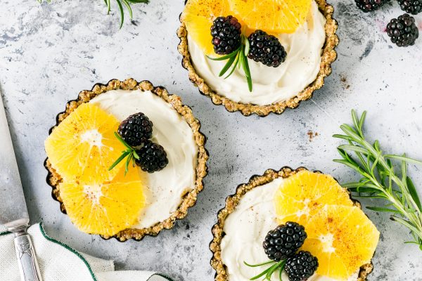 photo-1560180474-e8563fd75bab_kvadrat